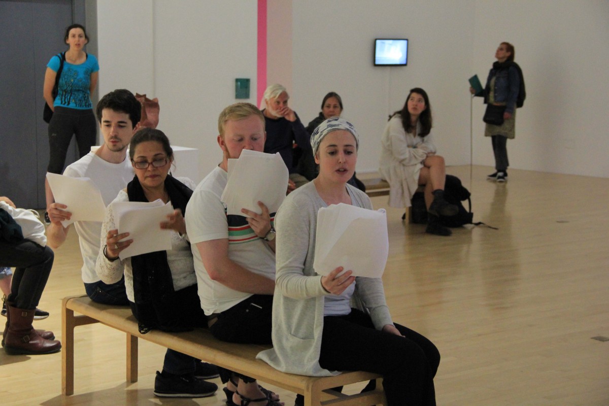 Elise Steenackers, four people sitting on a bench, performing from a scrip.